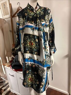 ASOS kimono Silky Printed Dress in Black & Blue